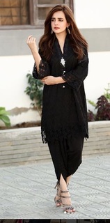 Sumbul Iqbal feet photo 1