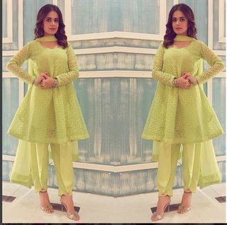 Sumbul Iqbal feet photo 19
