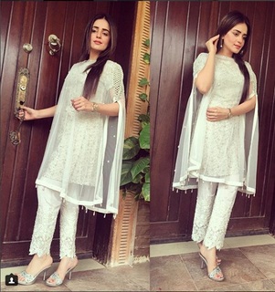 Sumbul Iqbal feet photo 18