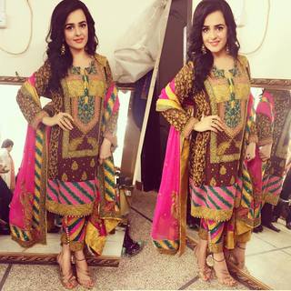Sumbul Iqbal feet photo 17