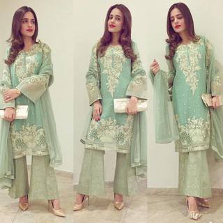 Sumbul Iqbal feet photo 14