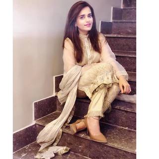 Sumbul Iqbal feet photo 12