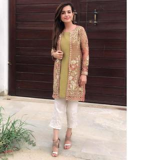 Sumbul Iqbal feet photo 11