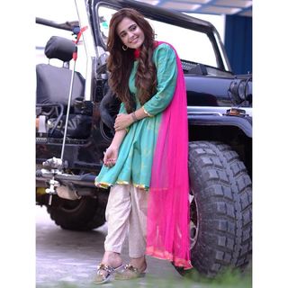 Sumbul Iqbal feet photo 13