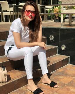 Sumbul Iqbal feet photo 8