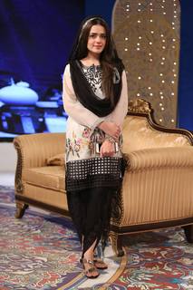 Sumbul Iqbal feet photo 4