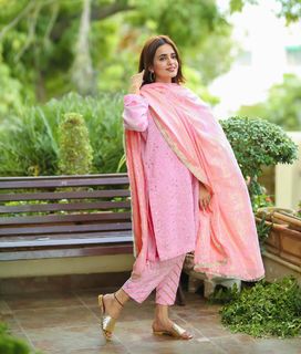Sumbul Iqbal feet photo 14