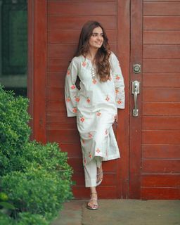 Sumbul Iqbal feet photo 11