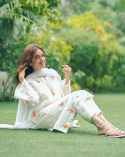 Sumbul Iqbal feet photo 10