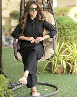 Sumbul Iqbal feet photo 4