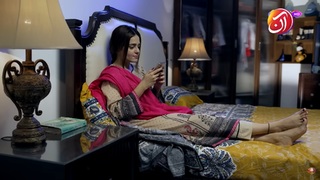 Sumbul Iqbal feet photo 14