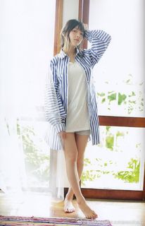 Sumire Uesaka feet photo thumbnail