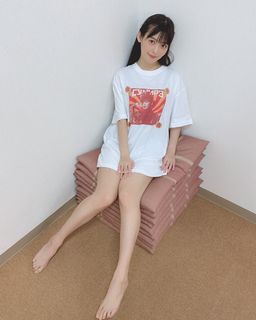 Sumire Uesaka feet photo thumbnail
