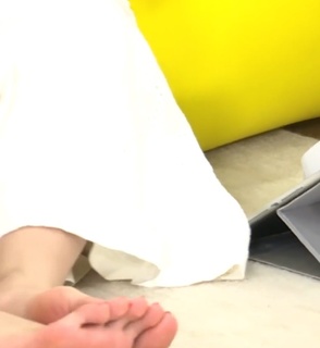 Sumire Uesaka feet photo thumbnail