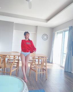 Sumire Uesaka feet photo thumbnail
