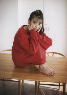 Sumire Uesaka feet photo thumbnail