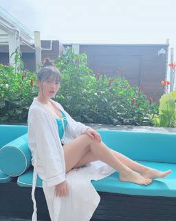 Sumire Uesaka feet photo thumbnail