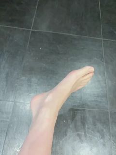 Sumire Uesaka feet photo thumbnail