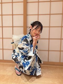 Sumire Uesaka feet photo thumbnail