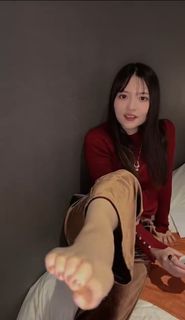 Sumire Uesaka feet photo 6