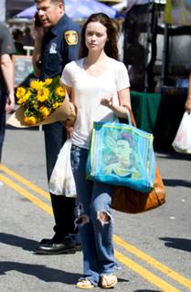 Summer Glau feet photo thumbnail
