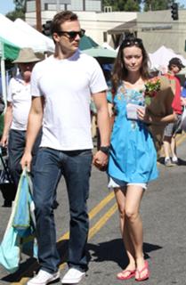 Summer Glau feet photo thumbnail