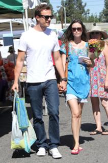 Summer Glau feet photo thumbnail