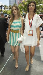 Summer Glau feet photo thumbnail