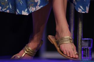 Summer Glau feet photo thumbnail