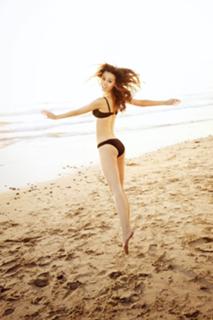 Summer Glau feet photo thumbnail
