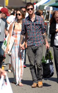Summer Glau feet photo thumbnail