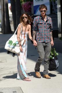 Summer Glau feet photo thumbnail
