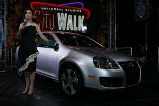 Summer Glau feet photo thumbnail