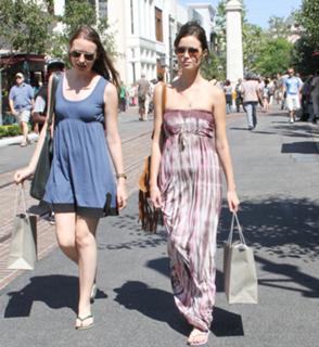 Summer Glau feet photo thumbnail