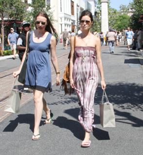 Summer Glau feet photo thumbnail