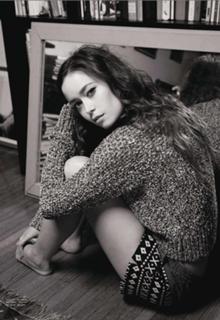Summer Glau feet photo thumbnail