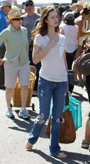 Summer Glau feet photo thumbnail