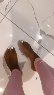 Summer Walker feet photo thumbnail
