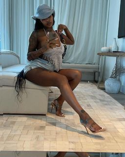 Summer Walker feet photo thumbnail