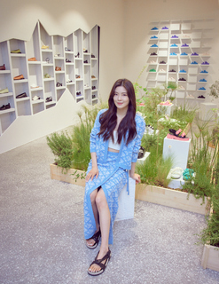 Sun-Bin Lee feet photo 11