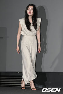 Sun-Bin Lee feet photo 18