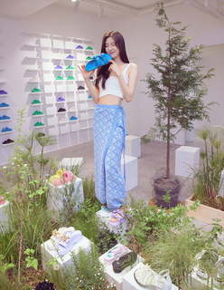 Sun-Bin Lee feet photo 2