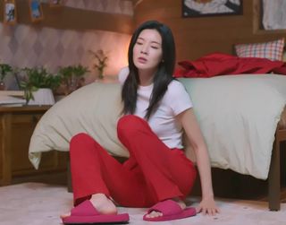 Sun-Bin Lee feet photo 1