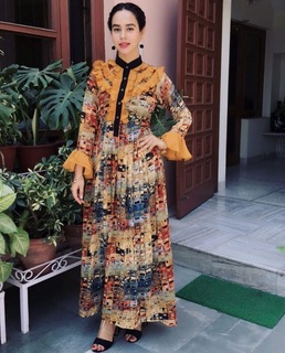 Sunanda Sharma feet photo thumbnail