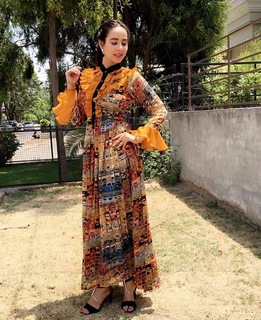 Sunanda Sharma feet photo thumbnail