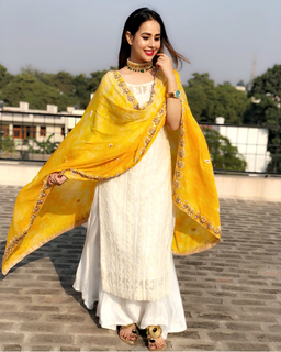 Sunanda Sharma feet photo thumbnail