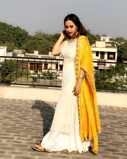 Sunanda Sharma feet photo thumbnail
