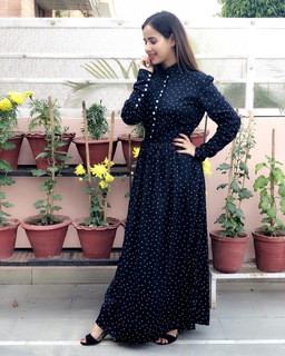 Sunanda Sharma feet photo thumbnail