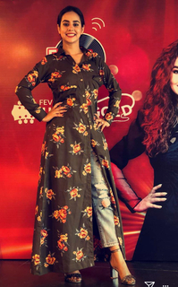 Sunanda Sharma feet photo thumbnail