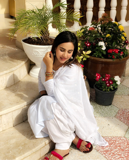 Sunanda Sharma feet photo thumbnail